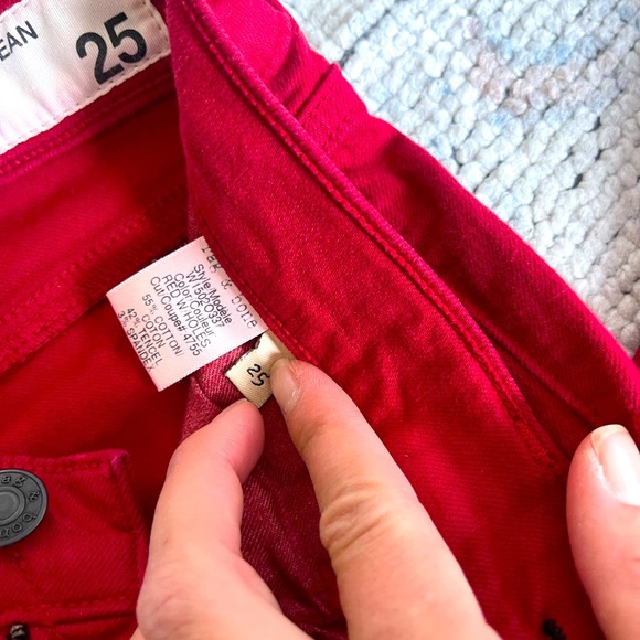 Beautiful red jean, new without tags - Picture 3 of 4